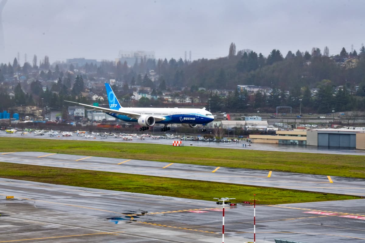 Máy bay Boeing 777X mới thực hiện thành công chuyến bay đầu tiên