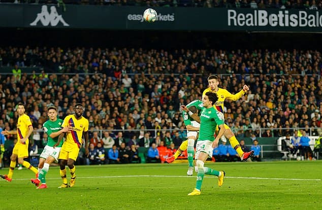 Vòng 23 La Liga: Barca ngược dòng thắng Betis