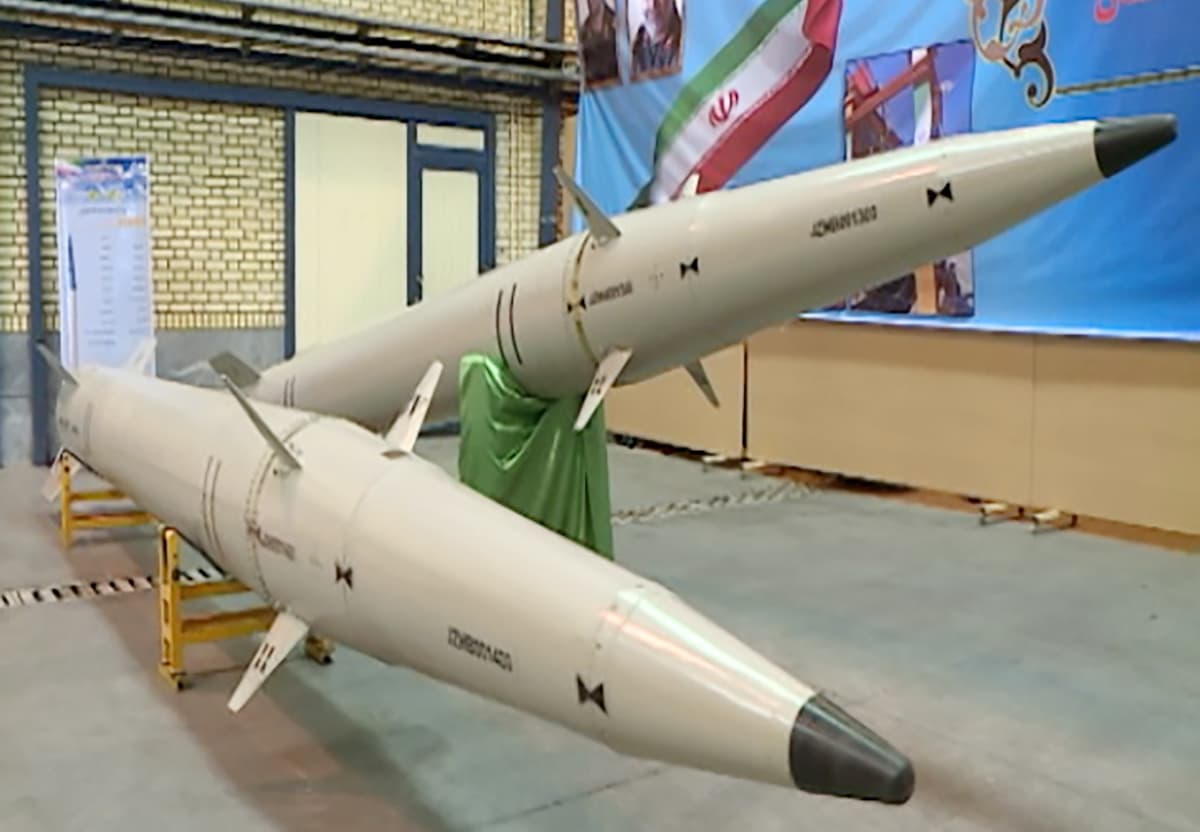 Iran ra mắt tên lửa đạn đạo chiến thuật mới