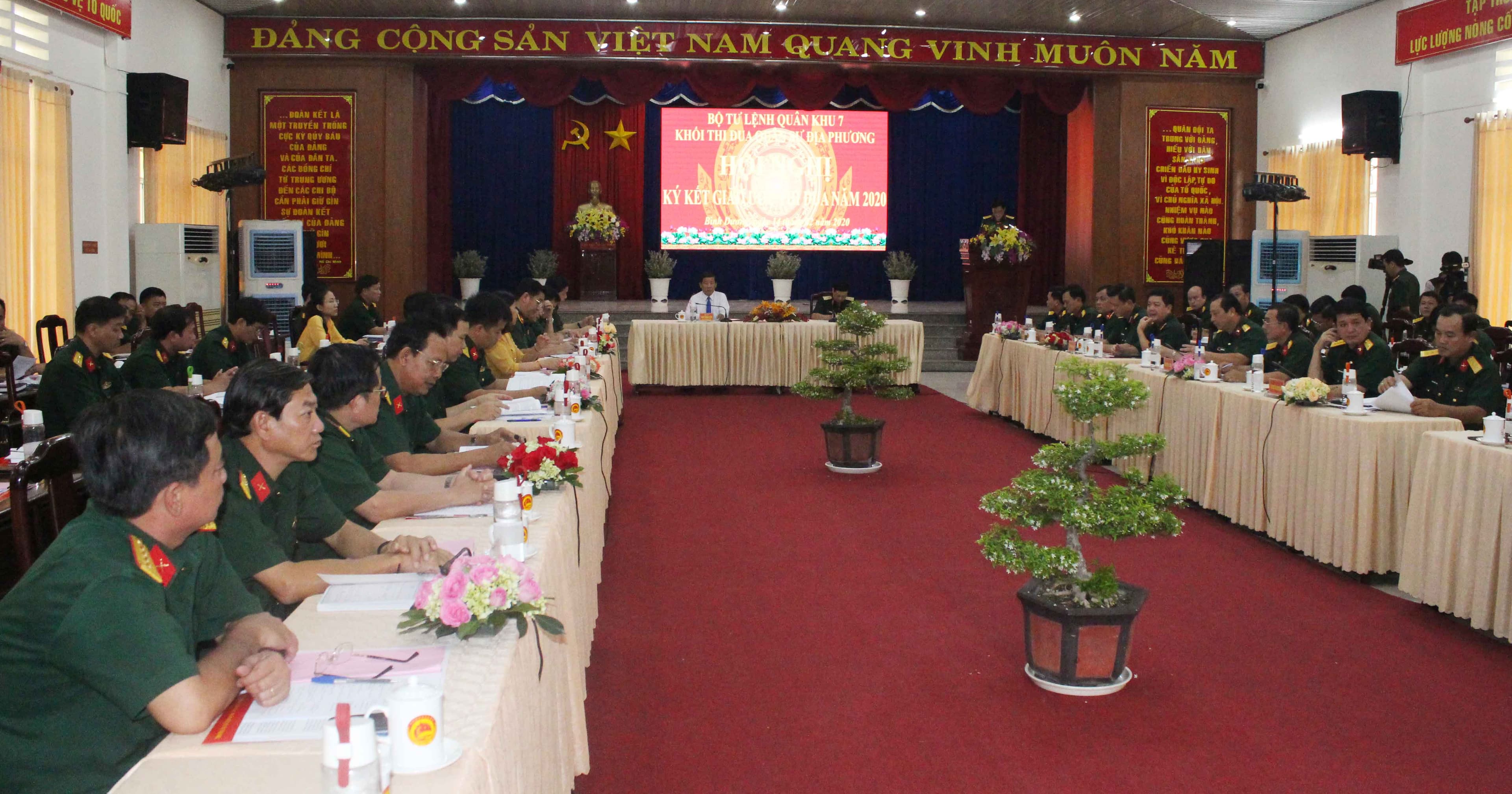 Ký kết khối thi đua quân sự địa phương Quân khu 7 năm 2020