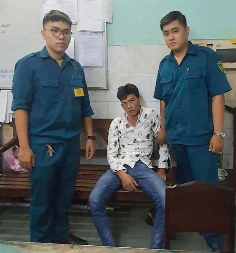 Hai dân quân dũng cảm bắt cướp