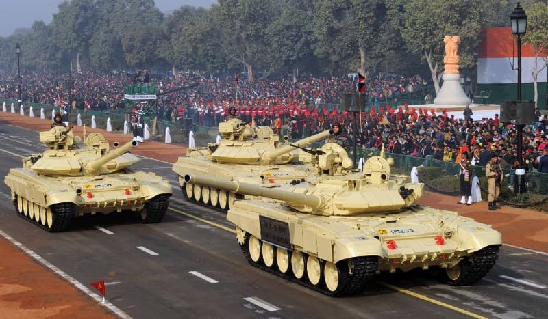 Ấn Độ phát triển đạn pháo mới cho xe tăng T-90S Bhishma