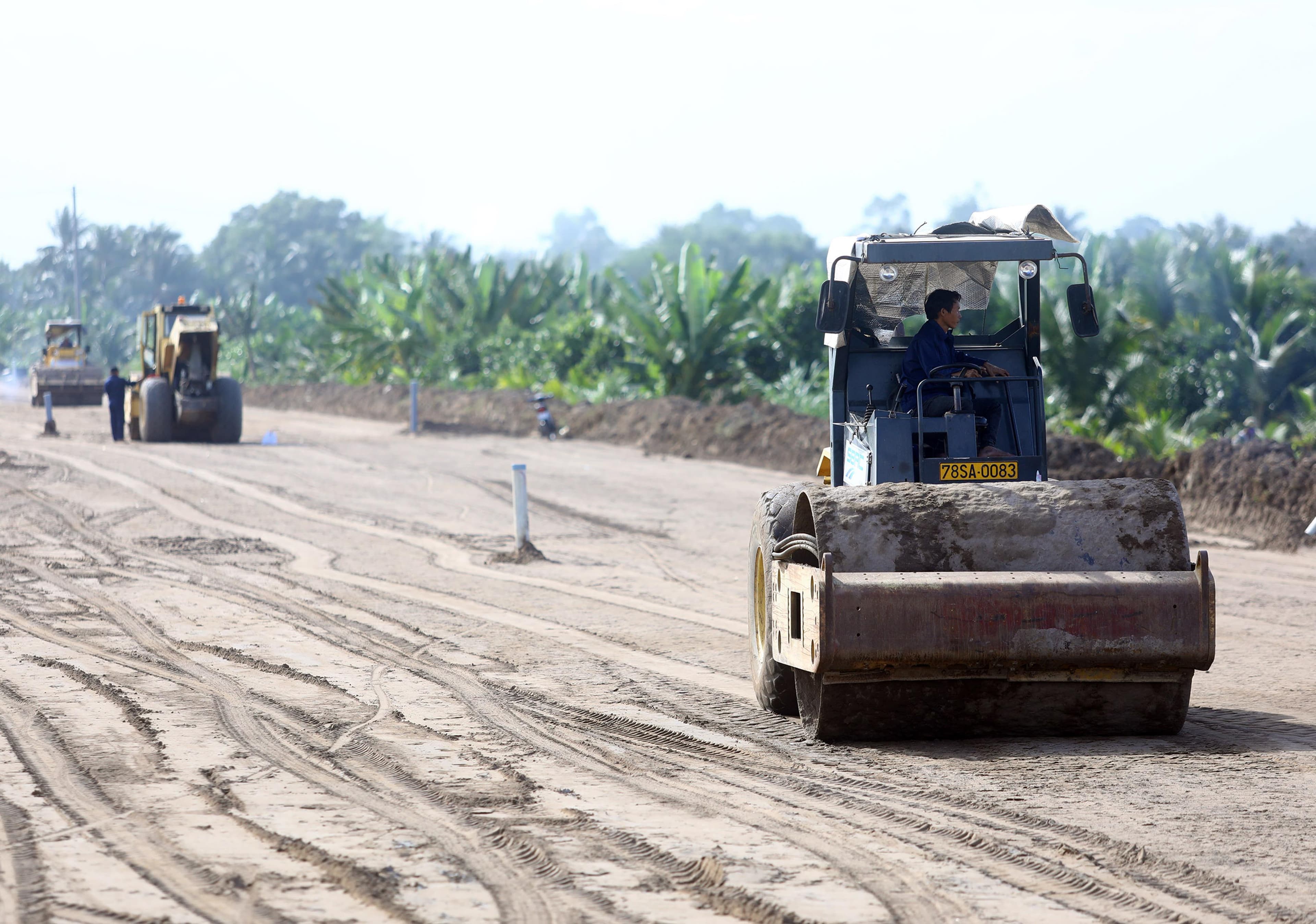 Khơi thông ách tắc cho tuyến cao tốc kết nối miền Tây Nam Bộ
