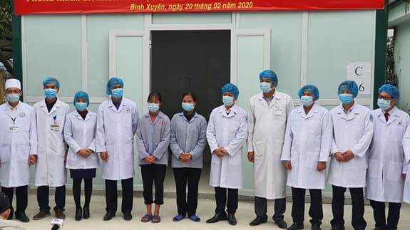 Bệnh nhi nhỏ tuổi nhất nhiễm Covid-19 tại Việt Nam được xuất viện