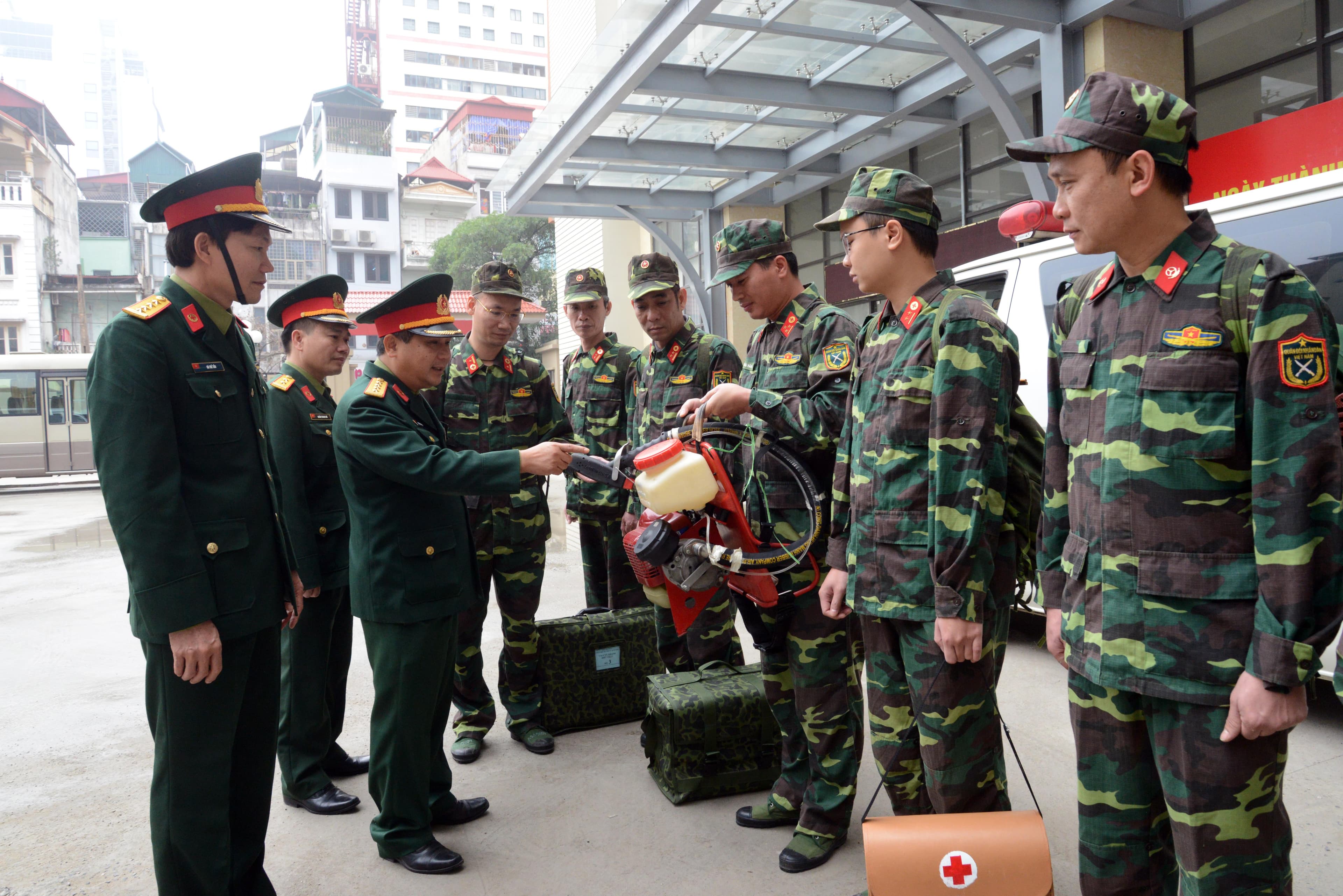 Cuộc chiến của các "chiến sĩ áo trắng"