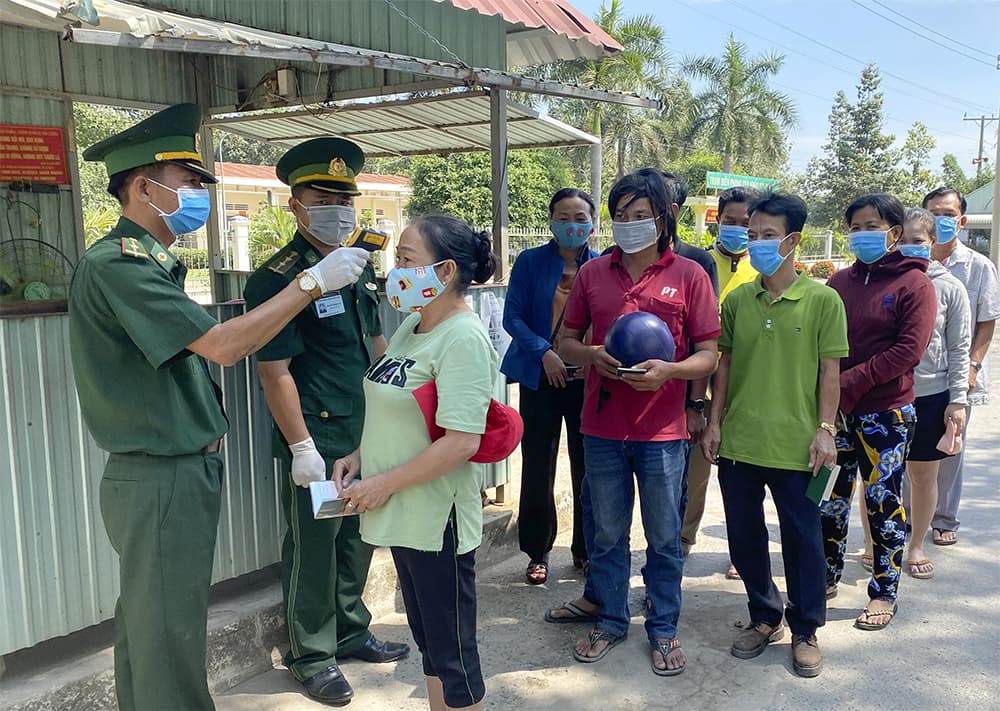 Long An: Kết hợp kiểm soát chặt chẽ với tuyên truyền phòng dịch