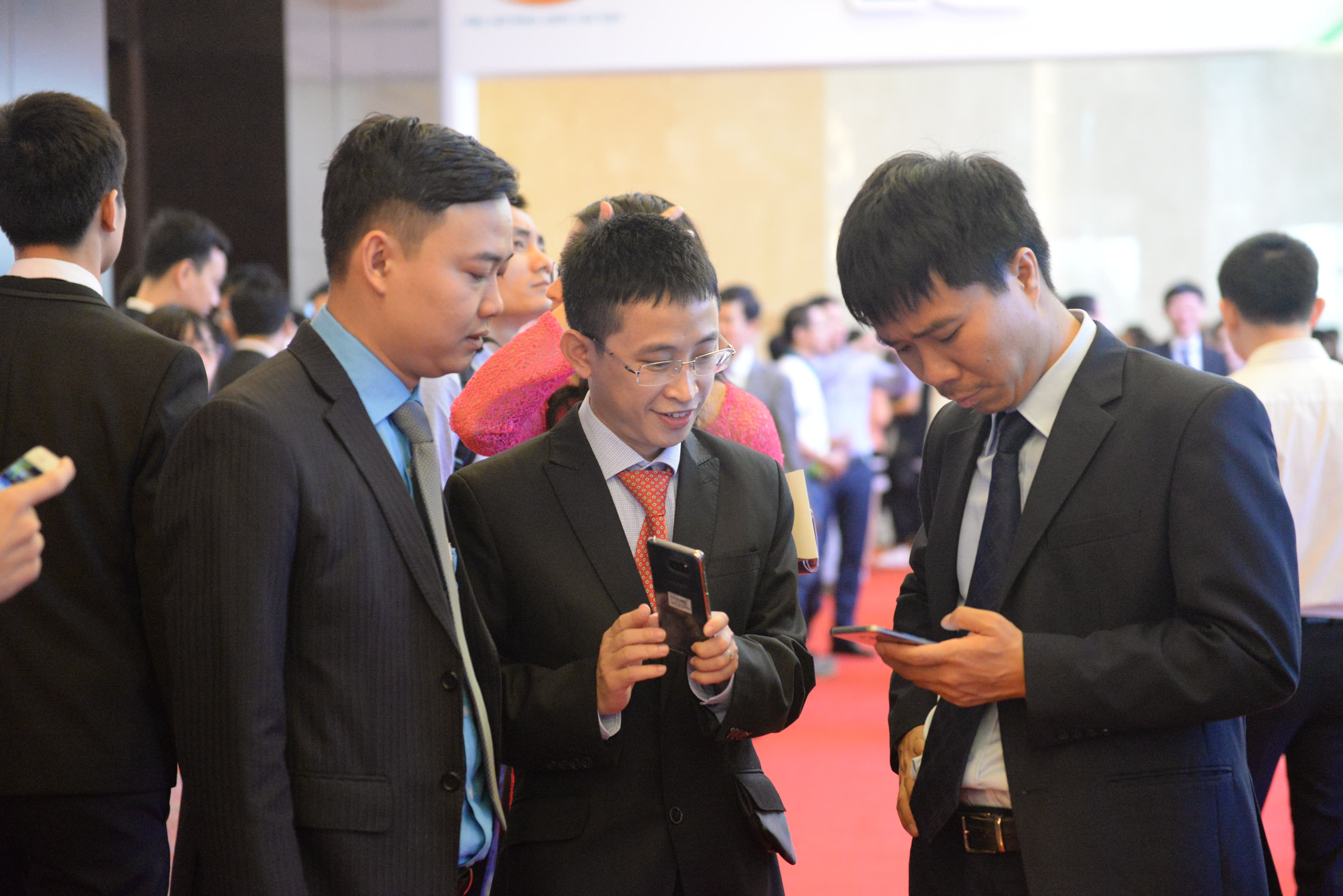 Nhà mạng gửi tin nhắn cảnh báo, hướng dẫn phòng, chống dịch Covid-19