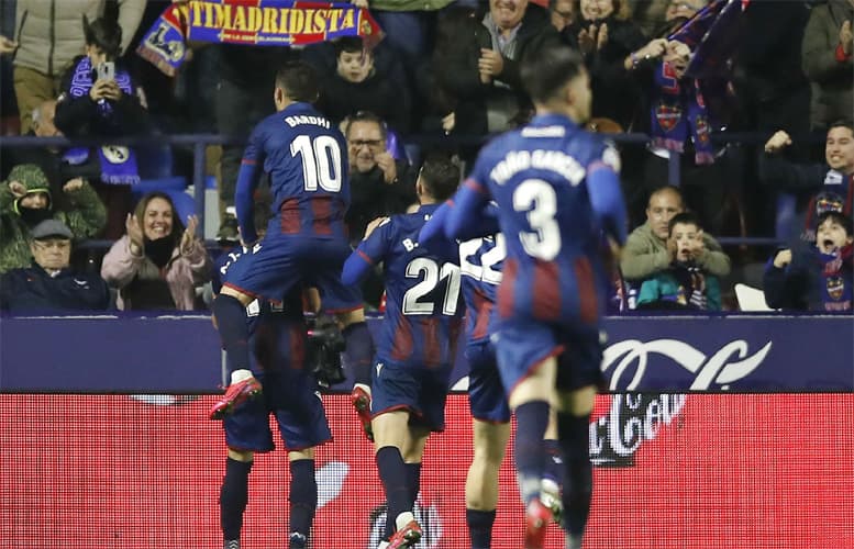 Thua Levante, Real mất ngôi đầu vào tay Barca