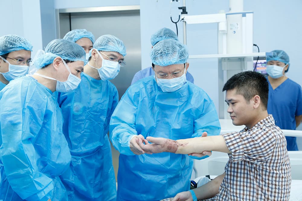 Thực hiện thành công ca ghép chi thể đầu tiên trên thế giới lấy từ người cho sống