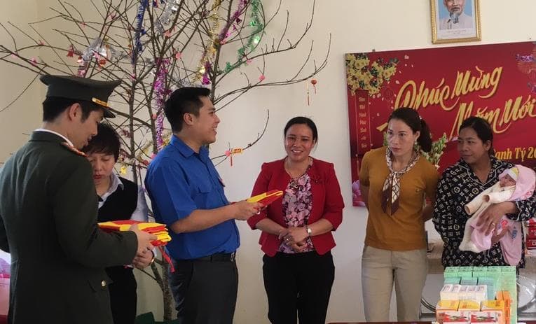 Nữ trưởng thôn đảo Trần