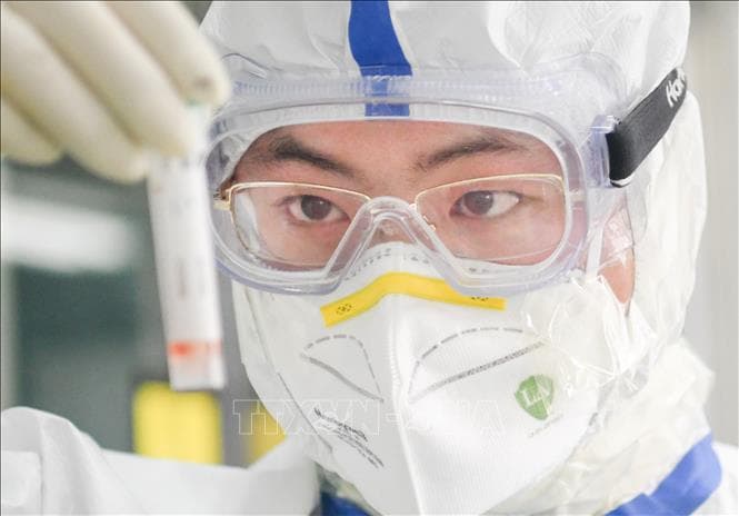 Phát hiện virus SARS-CoV-2 trong nước mắt của bệnh nhân