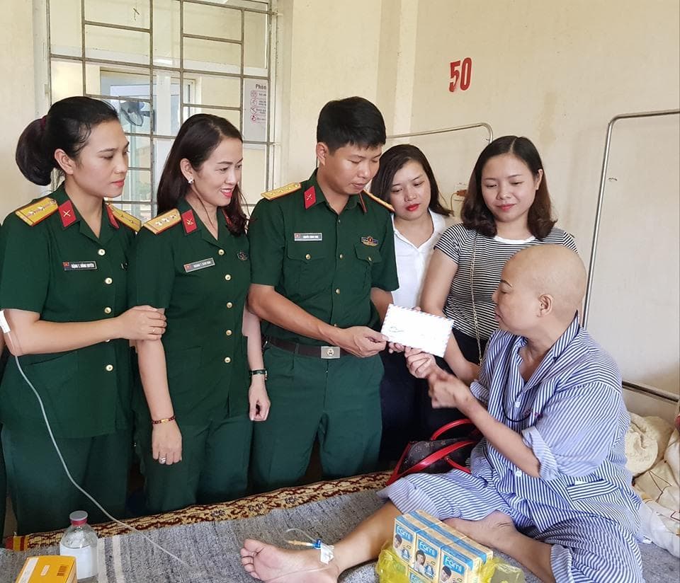 Nữ quân nhân "đam mê" làm từ thiện