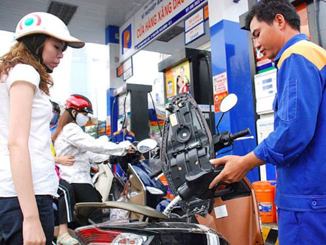 Giá xăng, dầu tiếp tục giảm nhẹ