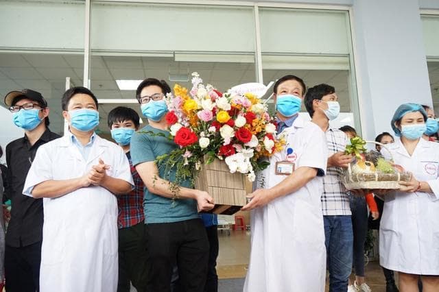 30 công dân Việt Nam trở về từ Vũ Hán được xuất viện sau 21 ngày cách ly