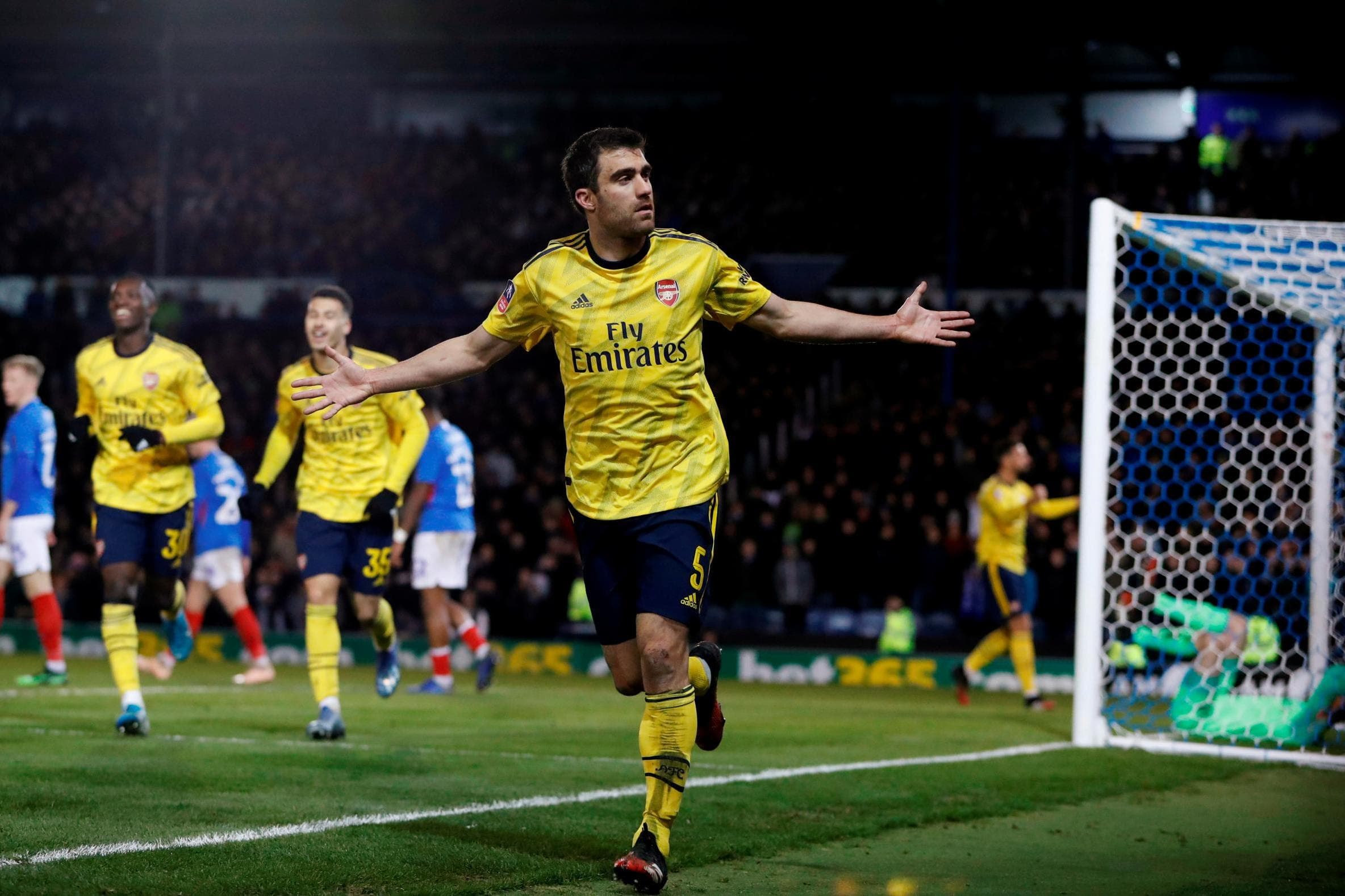 Arsenal vào tứ kết Cúp FA