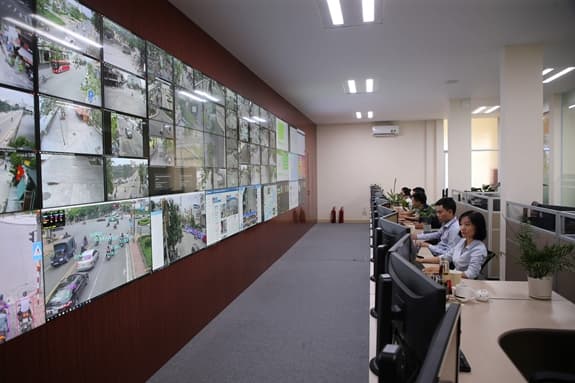 Phổ cập 100% người dân sử dụng điện thoại di động