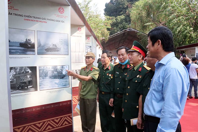 Đắk Lắk: Khai mạc Triển lãm “Lịch sử hình thành và phát triển tỉnh Đắk Lắk qua tài liệu lưu trữ”