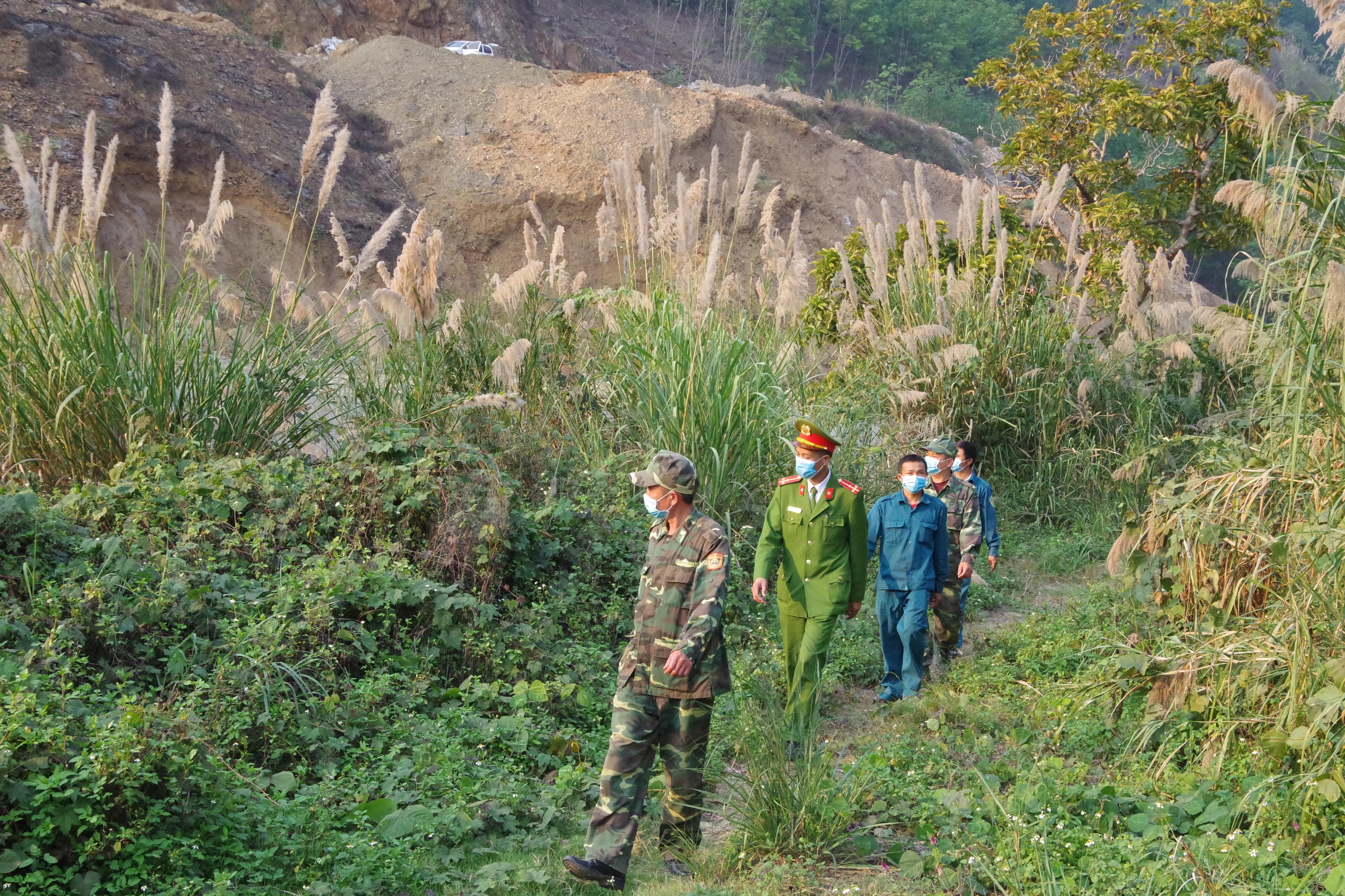 Chiến sĩ “sao vuông” chặn dịch