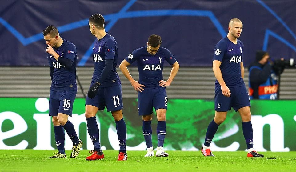 Tottenham và Valencia bị đá văng khỏi Champions League