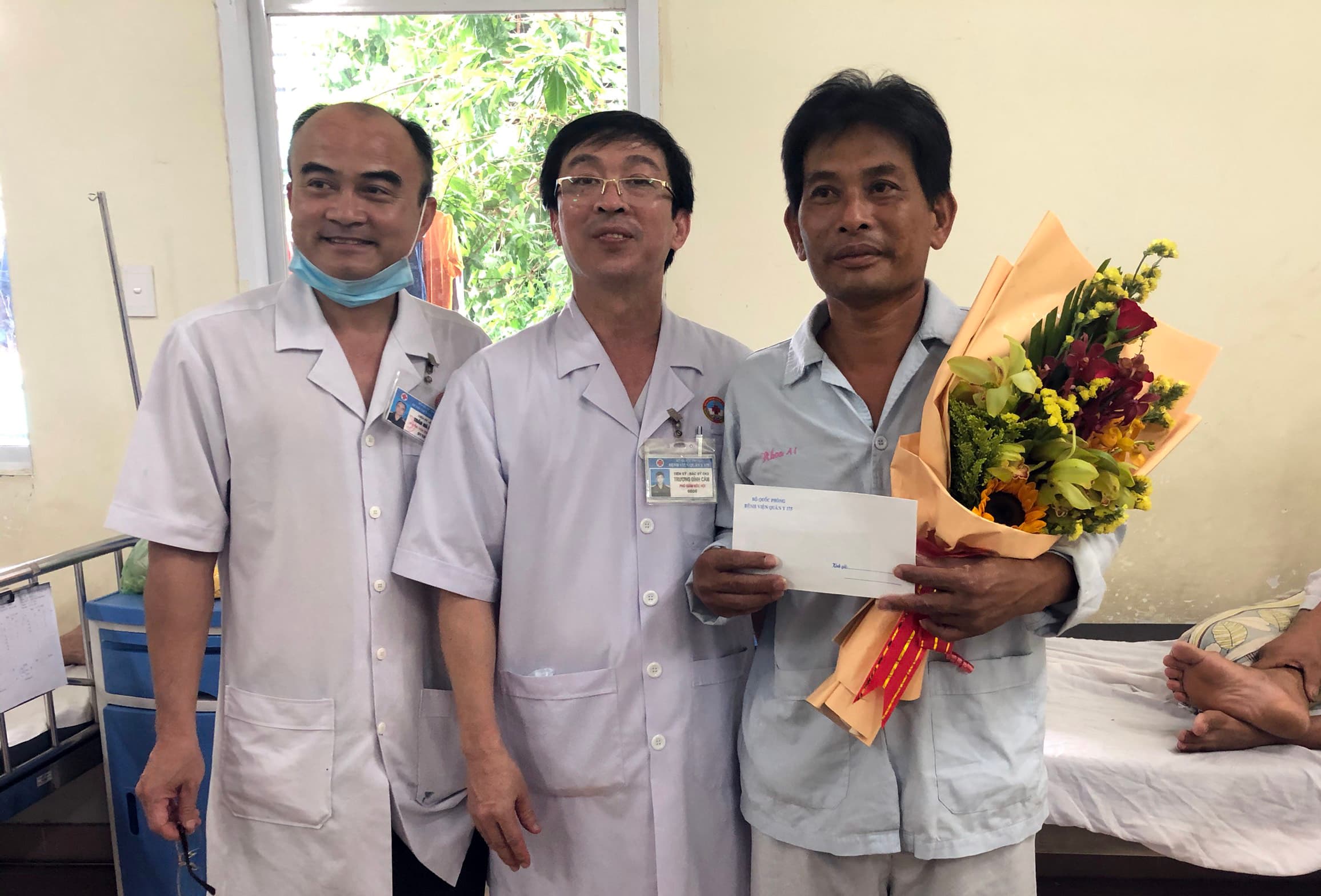 Bệnh nhân được chuyển vào đất liền bằng trực thăng đã xuất viện