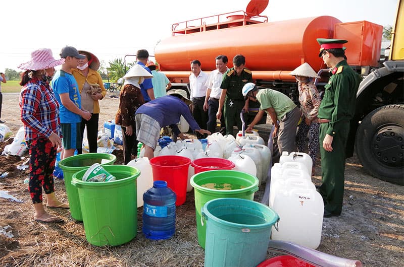 Chung tay giúp nhân dân phòng, chống hạn, mặn