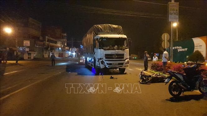 Bình Phước: Xe tải va chạm xe máy khiến 1 người tử vong, 2 người nguy kịch