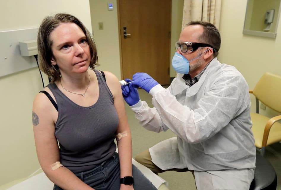 Quá trình thử nghiệm vaccine phòng Covid-19 đầu tiên trên người