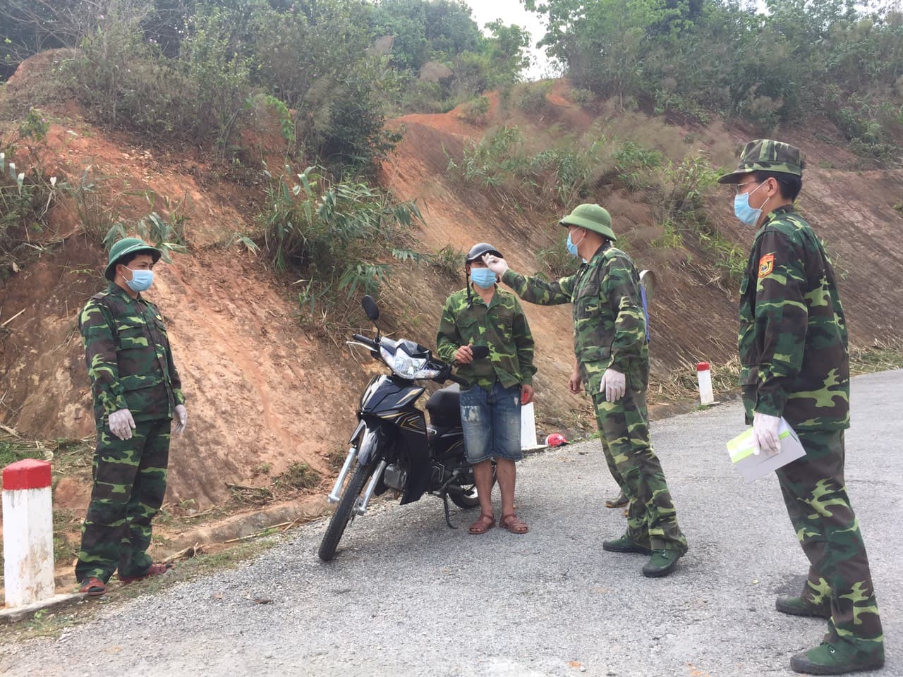 Bộ đội Biên phòng Nghệ An triển khai biện pháp chống dịch trên tuyến biên giới