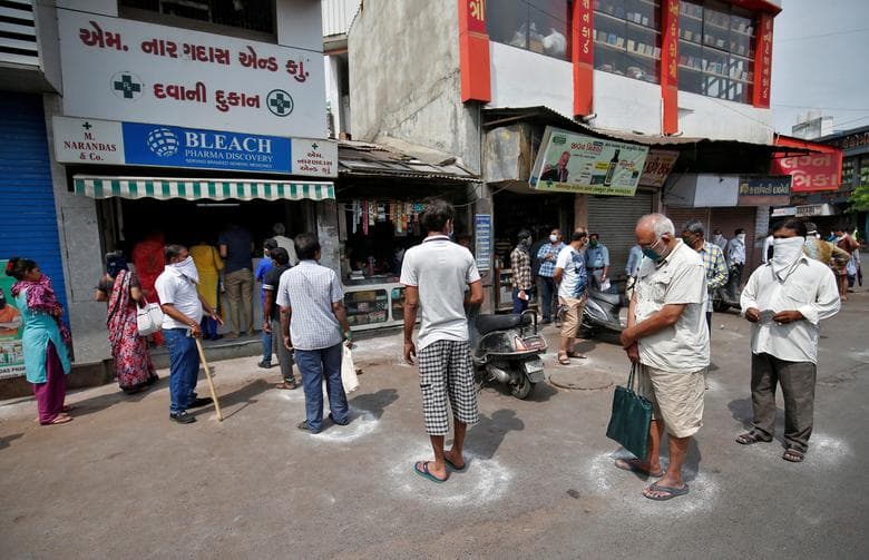 Người dân các nước thực hiện “giãn cách xã hội” ra sao?