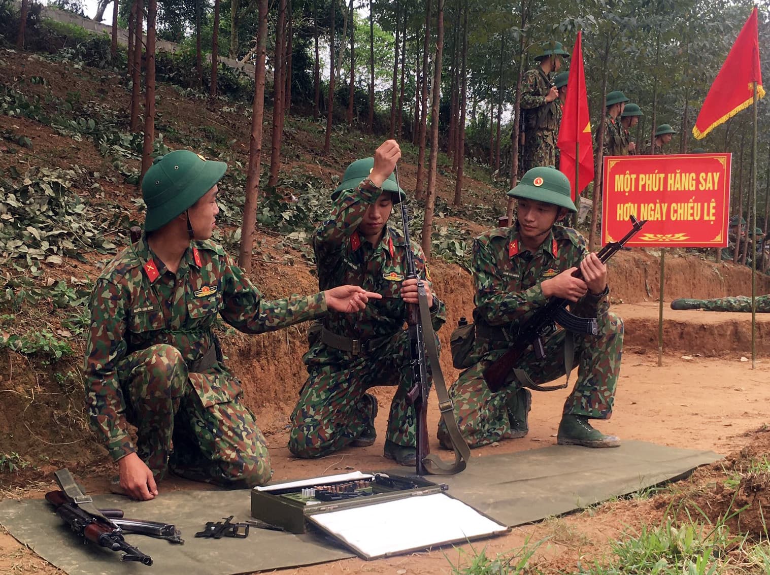 Đẩy khá, xóa kém trong huấn luyện chiến sĩ mới