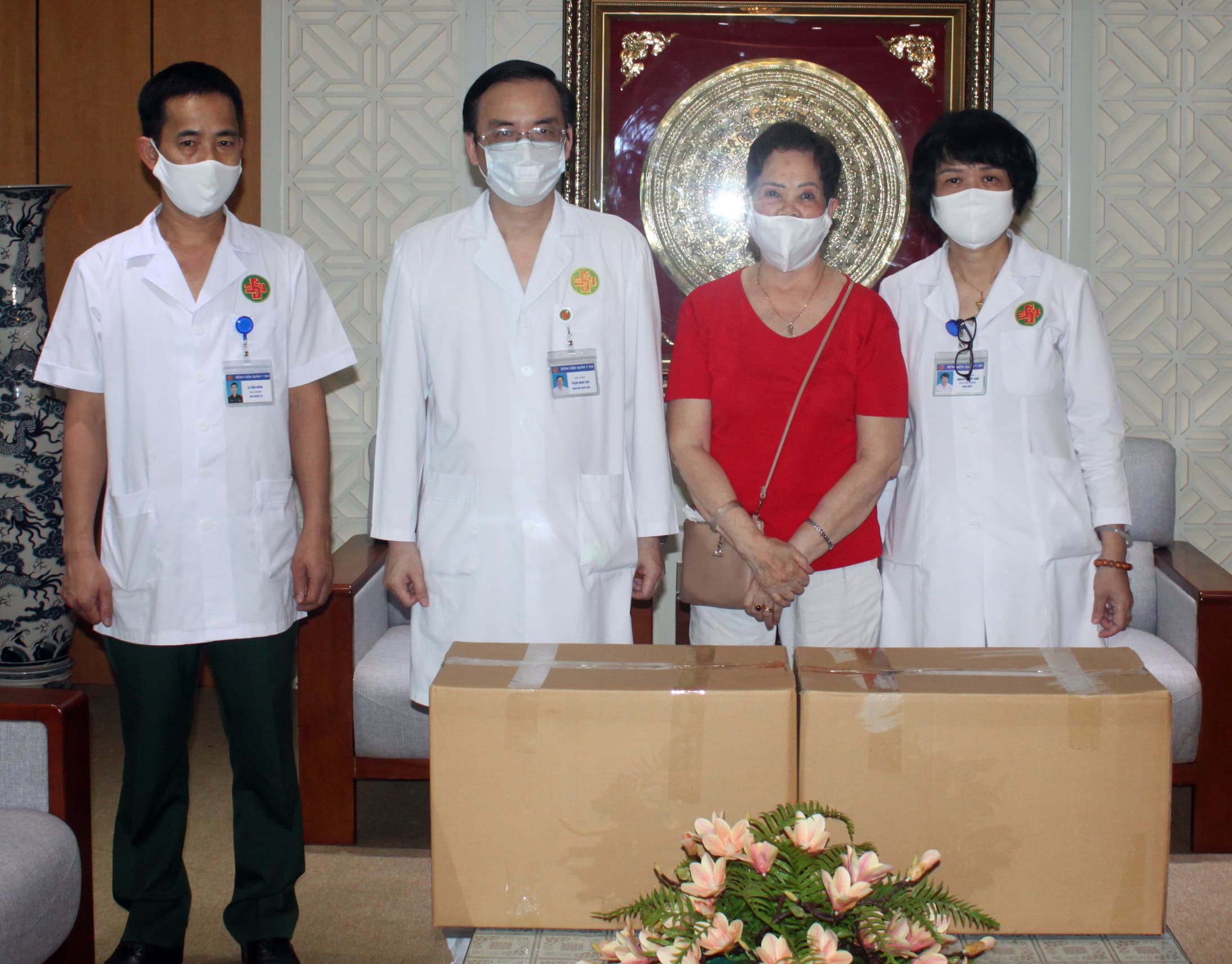Bệnh viện Quân y 354 đón nhận trang bị bảo hộ chống dịch Covid-19