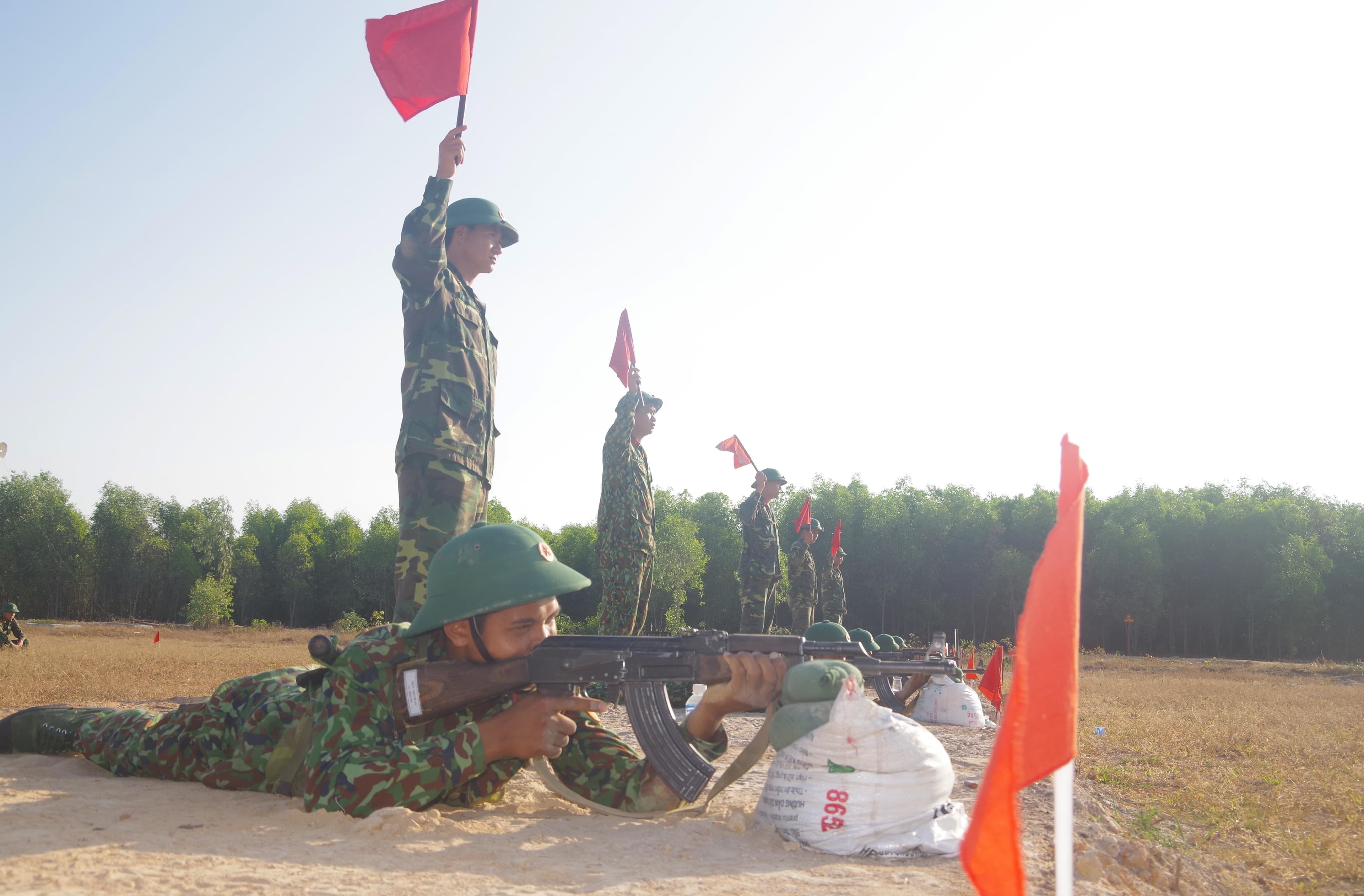 Chiến sĩ mới quyết giành “hoa bắn giỏi”