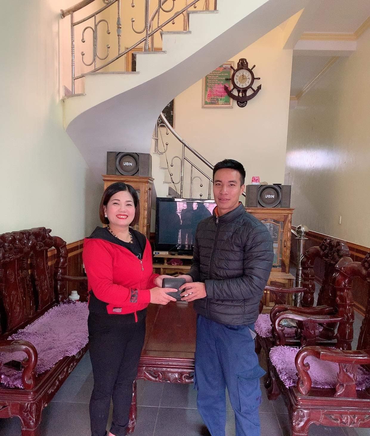 Cán bộ khu phố không tham của rơi