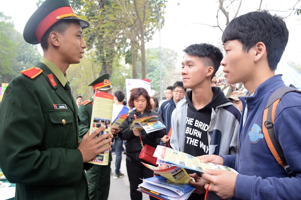 Thí sinh đăng ký xét tuyển vào các trường quân đội phải qua sơ tuyển