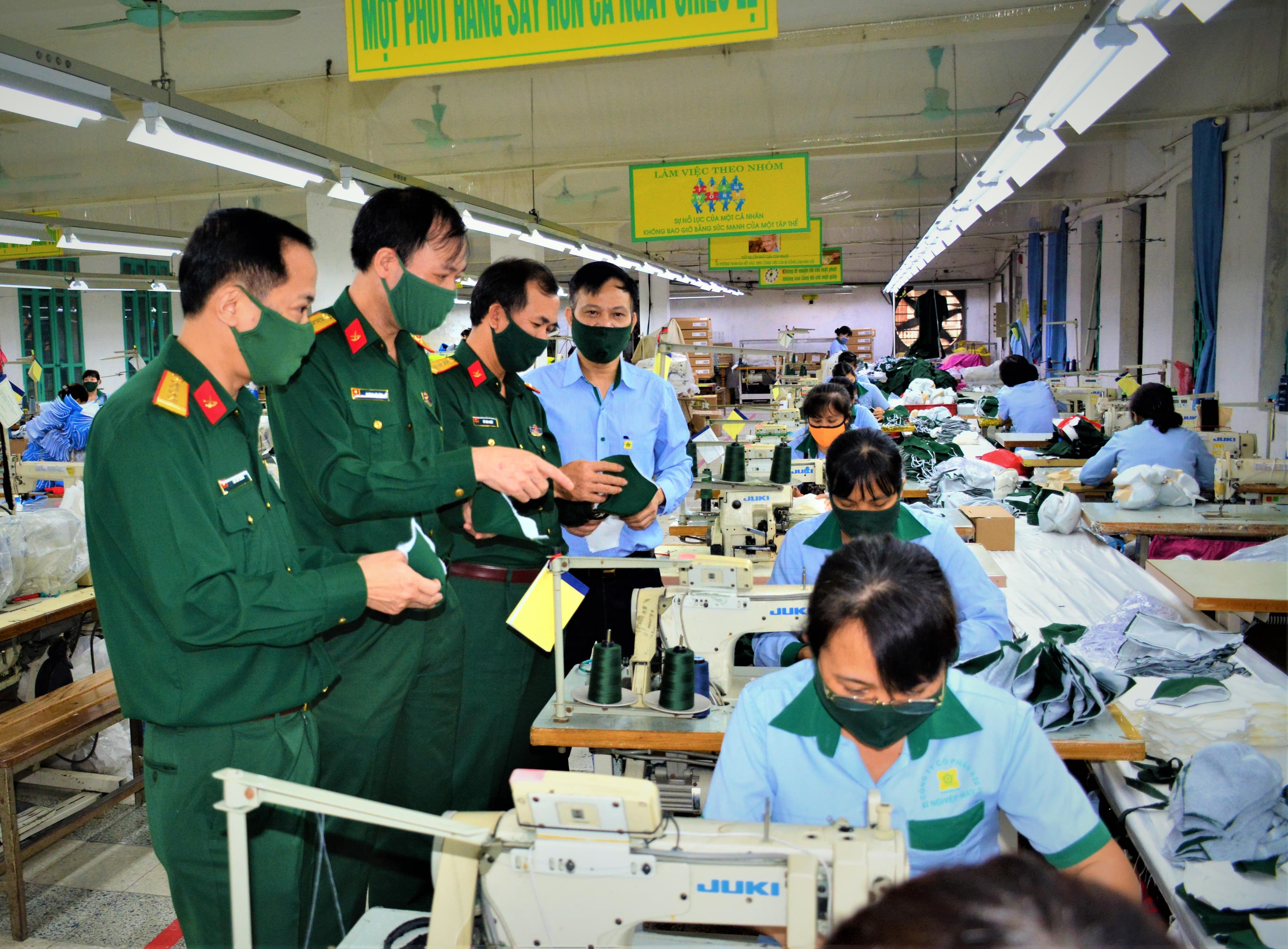 Lao động bằng trái tim người lính thợ