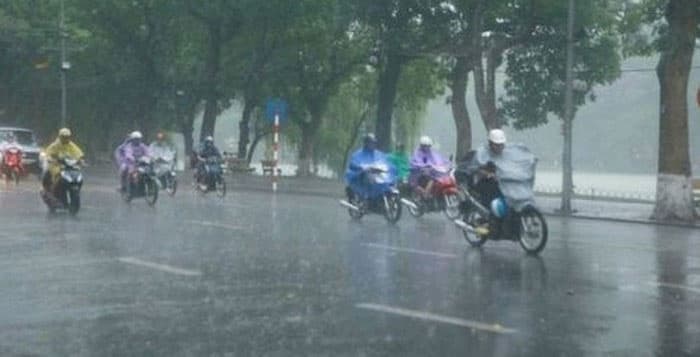 Bắc Bộ mưa dông nhiều nơi, có khả năng xuất hiện lốc, sét, mưa đá
