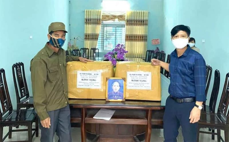 Mẹ liệt sĩ 96 tuổi ủng hộ 200 bộ trang phục phòng hộ cho nhân viên y tế