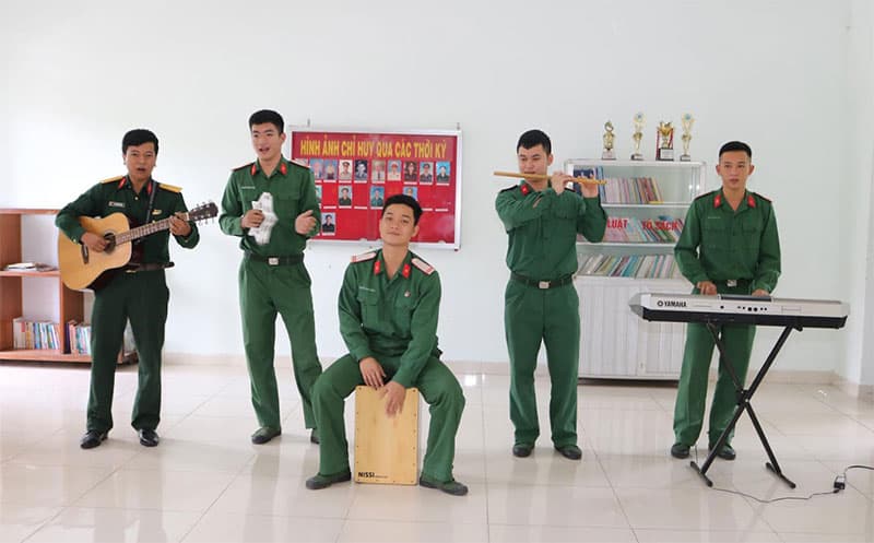 Lính trẻ làm MV ca nhạc, chung tay đẩy lùi đại dịch