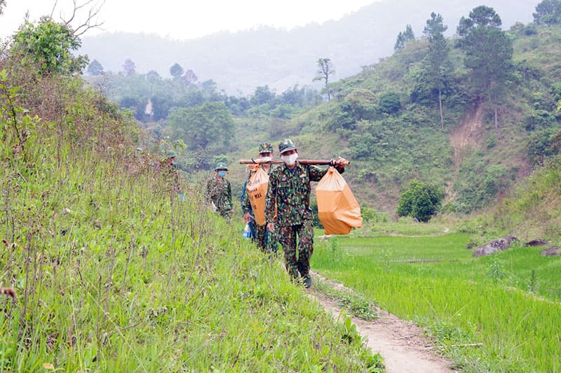 Căng mình chống dịch nơi cổng trời biên giới Tây Giang