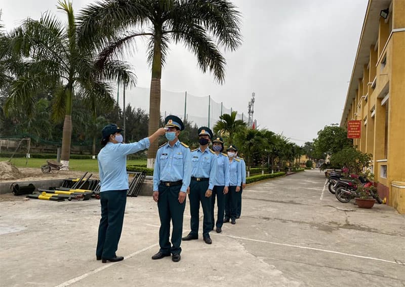 Phòng, chống dịch gắn với giữ vững tư tưởng cho bộ đội