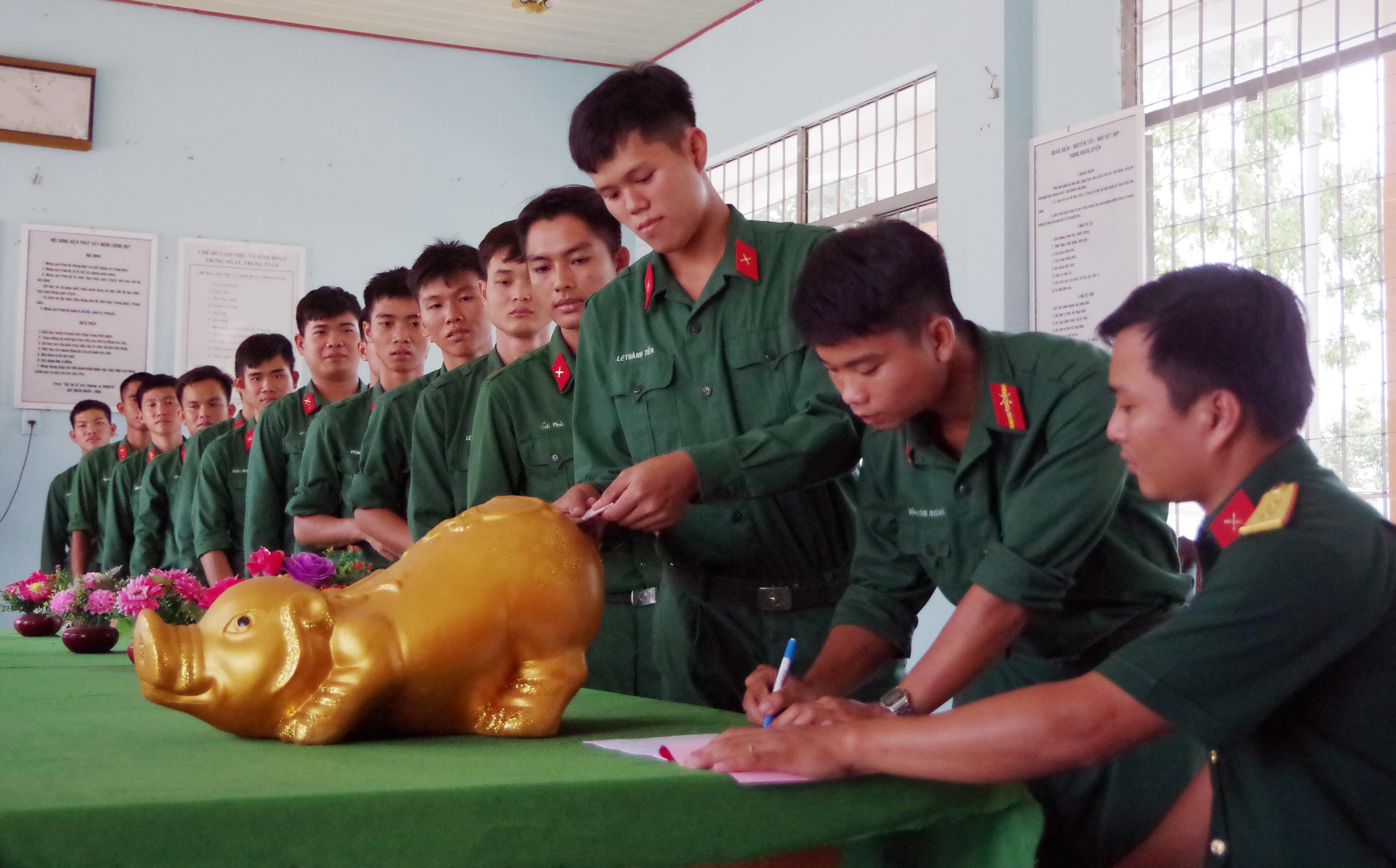 "Nuôi heo đất vì ngày mai lập nghiệp"