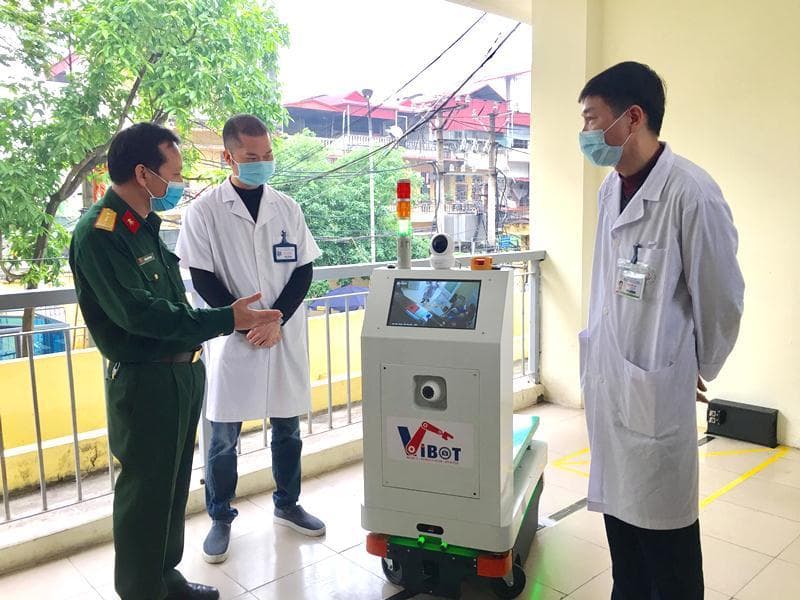 Chế tạo thành công robot hỗ trợ y tế trong khu vực cách ly