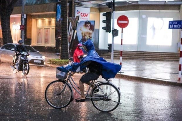 Thủ đô Hà Nội nhiều mây, đêm có mưa và mưa nhỏ