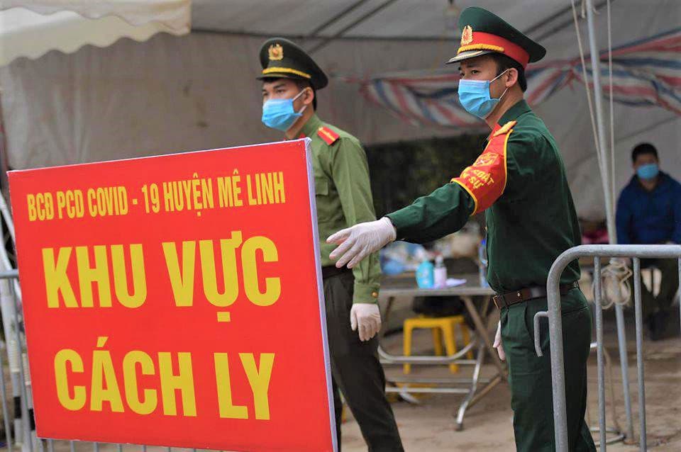 Ban Chỉ huy quân sự huyện Mê Linh tham gia chốt trực tại Hạ Lôi