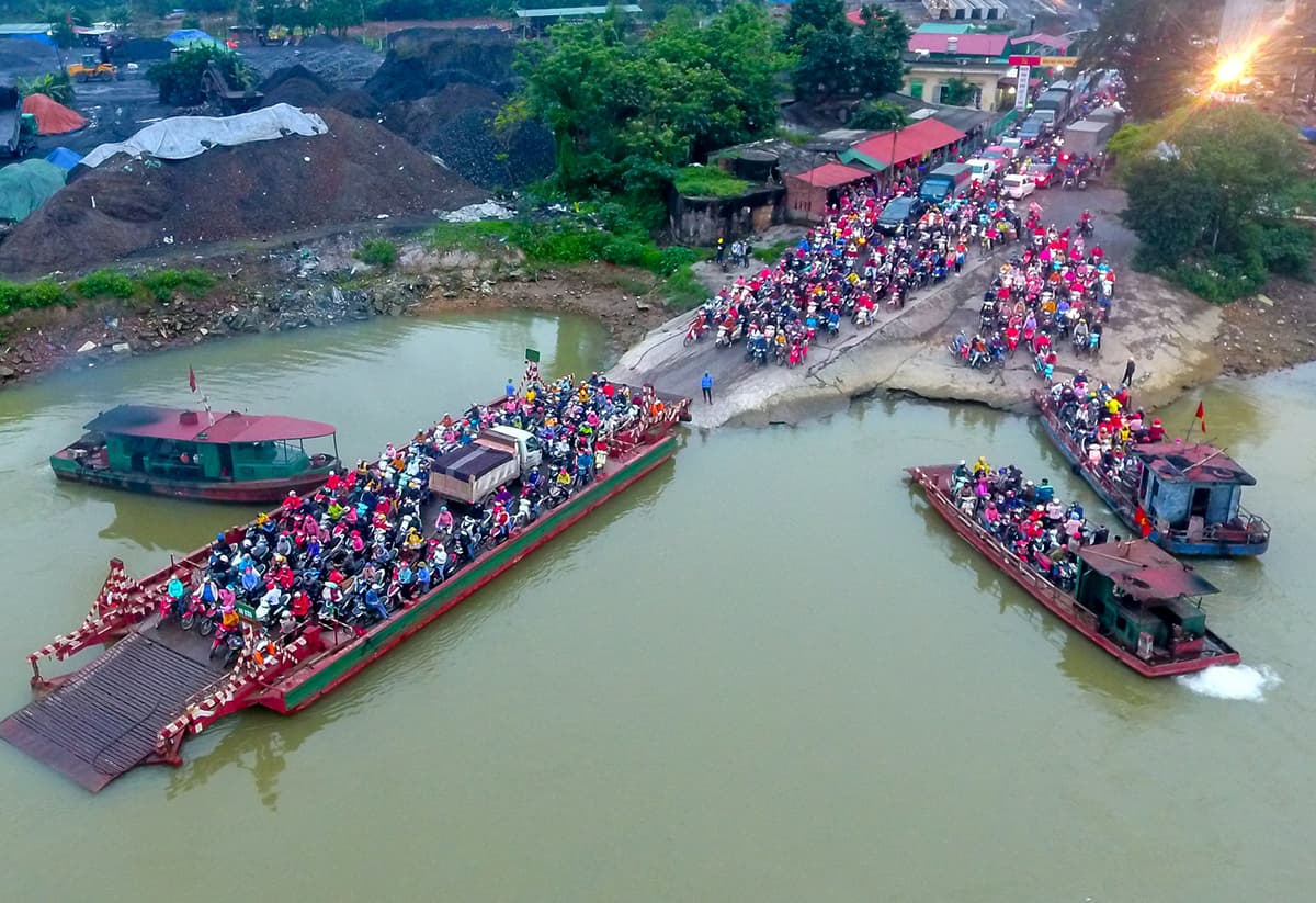 Bến phà Thăng Long - Thượng Vũ ở Hải Dương ùn tắc trong thời gian thực hiện giãn cách xã hội