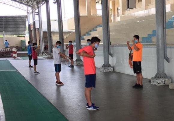 Vẫn vui khi “cấm trại”
