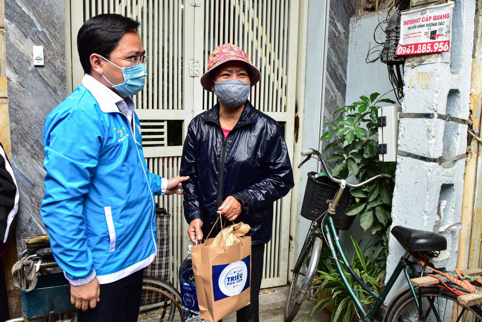 “Triệu bữa cơm” đến với người dân xóm chạy thận