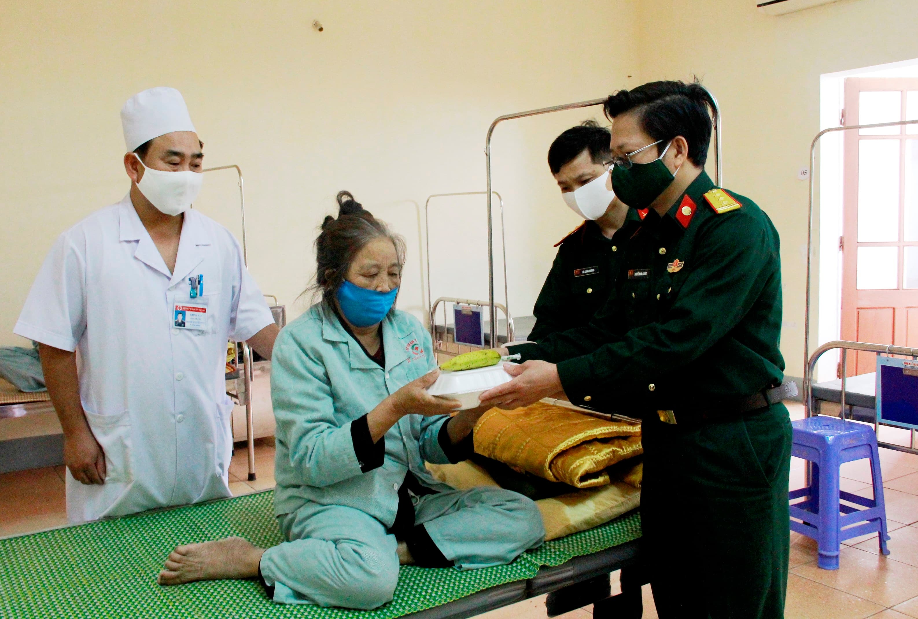 Những suất cơm 0 đồng cho những bệnh nhân nghèo trong mùa dịch