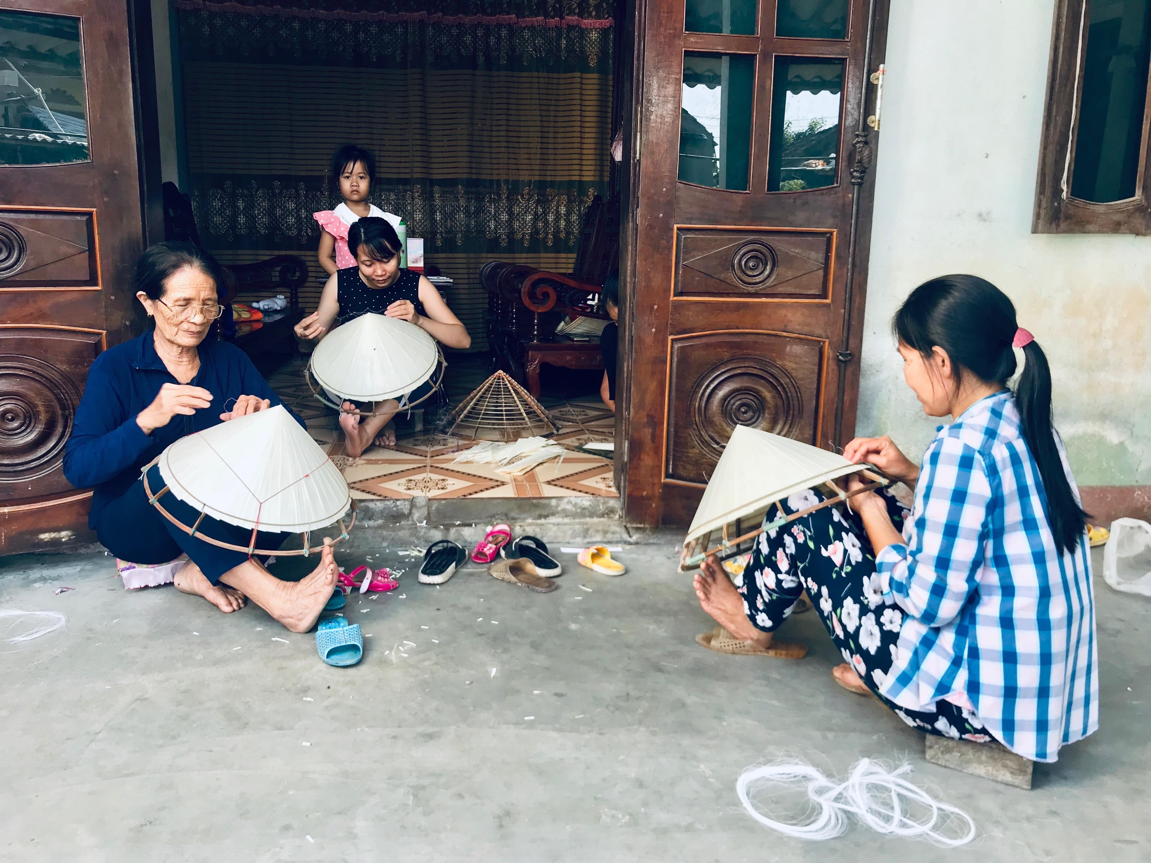 Dịu dàng nón lá Hạ Thôn