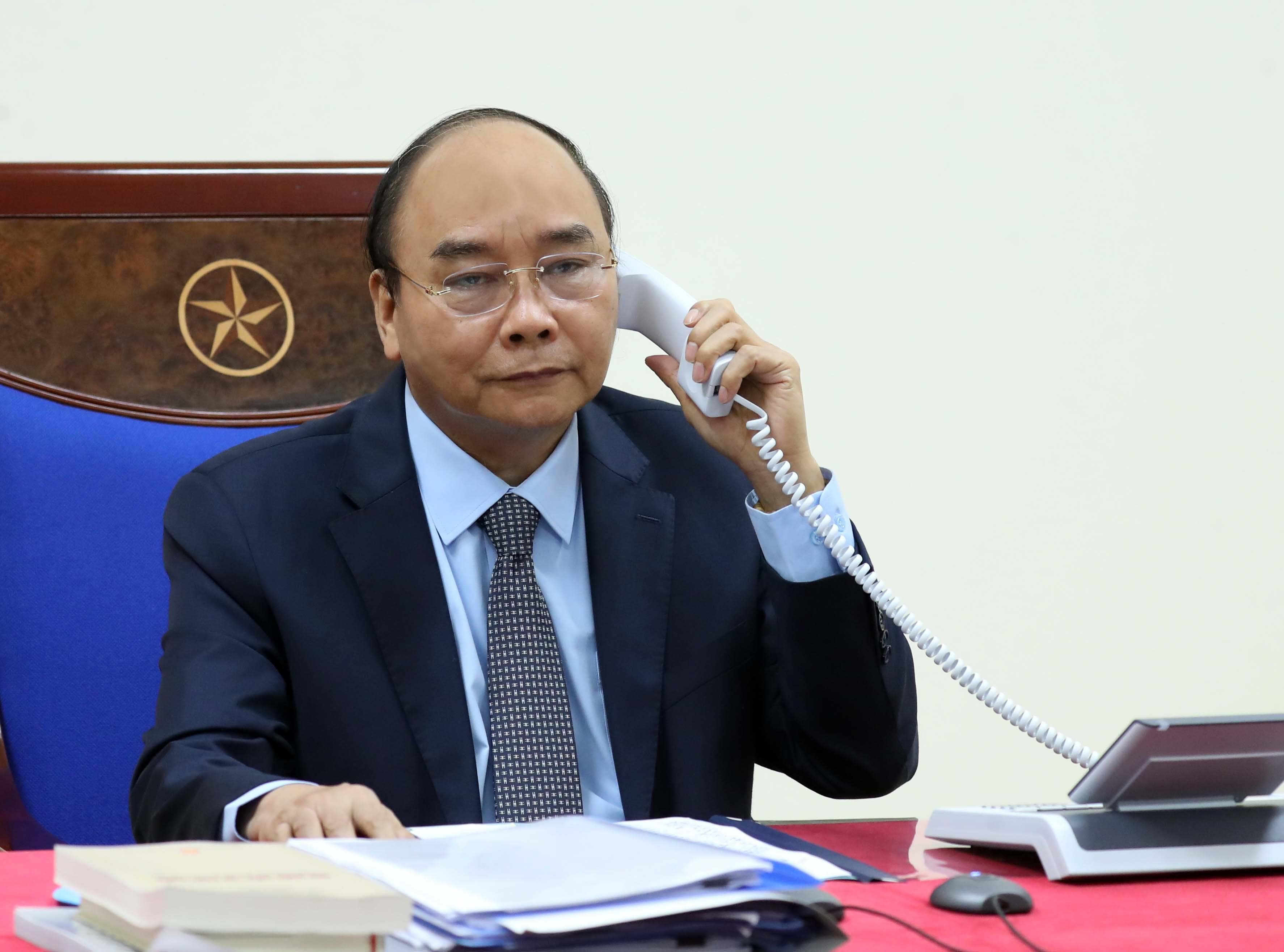 Thủ tướng Nguyễn Xuân Phúc điện đàm với Thủ tướng Nga